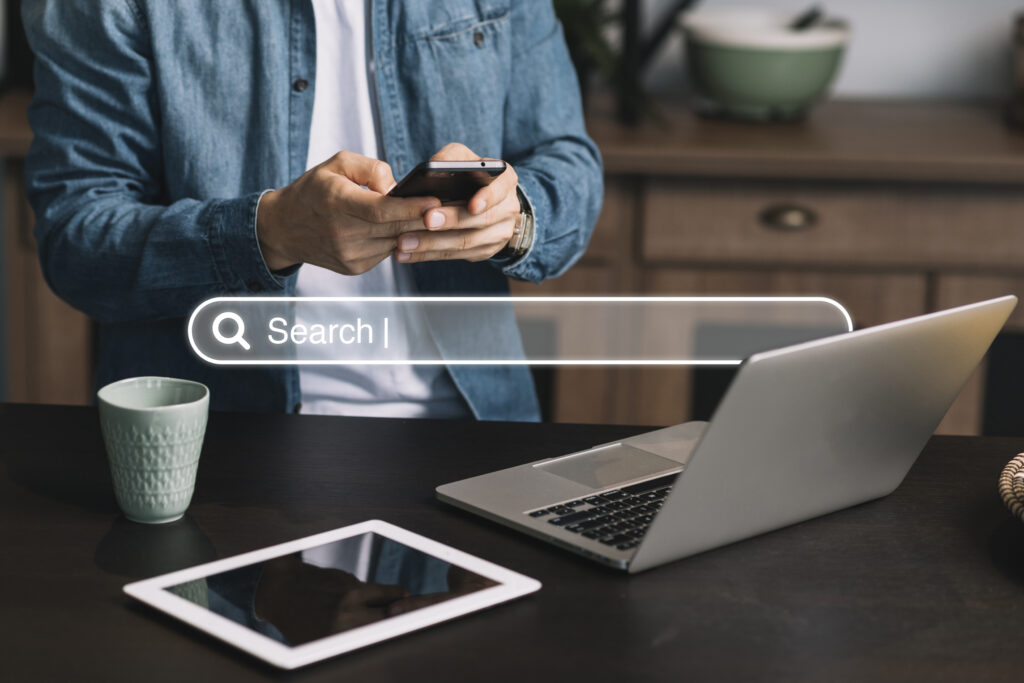 Indice Cos'è la Consulenza SEO e Come Funziona? I Benefici della Consulenza SEO per la Tua Azienda Come Scegliere il Giusto Servizio di Consulenza SEO per il Tuo Business Cos'è la Consulenza SEO e Come Funziona? La consulenza SEO (Search Engine Optimization) è un servizio specializzato che aiuta le aziende a migliorare il posizionamento del proprio sito web sui motori di ricerca, come Google. Lâobiettivo principale della SEO è aumentare la visibilitĂ di un sito nelle pagine dei risultati dei motori di ricerca (SERP), permettendo alle aziende di raggiungere un pubblico piĂš vasto e, di conseguenza, aumentare le opportunitĂ di vendita. Come funziona la consulenza SEO? Un consulente SEO esperto analizza il tuo sito web, identifica le aree di miglioramento e applica strategie per ottimizzare il tuo sito in base agli algoritmi di Google. Queste strategie includono lâottimizzazione dei contenuti, la creazione di link interni ed esterni (link building), l'ottimizzazione della velocitĂ del sito, e tanto altro. La consulenza SEO può anche prevedere lâanalisi delle parole chiave, che sono fondamentali per attrarre il traffico giusto al tuo sito. La consulenza SEO non è una soluzione rapida, ma piuttosto un processo continuo che migliora progressivamente la tua presenza online. Con il giusto supporto, la SEO può portare enormi vantaggi a lungo termine, posizionando il tuo sito nelle prime posizioni di ricerca per le parole chiave piĂš pertinenti al tuo business. I Benefici della Consulenza SEO per la Tua Azienda Investire in una consulenza SEO porta numerosi benefici per la tua azienda, soprattutto se desideri migliorare il traffico organico, cioè quello proveniente dai motori di ricerca. Ecco alcuni dei principali vantaggi di una strategia SEO ben pianificata: 1. Aumento del Traffico Organico Lâottimizzazione del sito web attraverso la SEO porta a un incremento del traffico organico, ovvero delle visite che arrivano tramite i risultati non a pagamento sui motori di ricerca. Quando il tuo sito si posiziona nelle prime pagine di Google per le parole chiave giuste, il numero di visite al tuo sito aumenta notevolmente senza la necessitĂ di investire in campagne pubblicitarie costose. 2. Maggiore VisibilitĂ Online Con un buon posizionamento nelle SERP, la tua azienda diventa visibile a un pubblico piĂš vasto, che è alla ricerca dei tuoi prodotti o servizi. La visibilità è fondamentale per aumentare la brand awareness e, di conseguenza, le opportunitĂ di vendita. 3. Aumento delle Conversioni e delle Vendite La SEO non si limita solo a portare piĂš traffico al tuo sito, ma ha anche lo scopo di attirare il traffico giusto. Ottimizzando le parole chiave e il contenuto del sito in modo mirato, puoi attrarre persone realmente interessate ai tuoi prodotti o servizi, aumentando cosĂŹ le possibilitĂ di conversione e vendita. 4. Ottimizzazione dell'Esperienza Utente Un buon consulente SEO non si limita a migliorare il posizionamento del sito, ma si concentra anche sullâesperienza utente (UX). Ottimizzare la navigazione, la velocitĂ di caricamento e la fruibilitĂ del sito porta a una migliore esperienza per i visitatori, riducendo il tasso di abbandono e aumentando la probabilitĂ che restino sul tuo sito piĂš a lungo. 5. SostenibilitĂ a Lungo Periodo A differenza delle campagne pubblicitarie che durano solo per il periodo di investimento, i benefici della SEO si mantengono nel tempo. Con una strategia SEO ben implementata, il tuo sito continuerĂ a generare traffico e opportunitĂ di vendita per molto tempo dopo l'ottimizzazione. Come Scegliere il Giusto Servizio di Consulenza SEO per il Tuo Business Scegliere il giusto consulente SEO è fondamentale per ottenere risultati concreti e duraturi. Ecco alcune cose da tenere a mente quando selezioni il servizio di consulenza SEO piĂš adatto alle tue esigenze. 1. Esperienza e Competenze del Consulente SEO Prima di affidarti a un consulente SEO, assicurati che abbia esperienza nel settore e competenze specifiche nella SEO. Un buon consulente dovrebbe avere una solida conoscenza delle pratiche SEO, delle tecniche di link building e degli strumenti di analisi, come Google Analytics e Google Search Console. 2. Approccio Personalizzato e Strategico Ogni business è diverso, quindi il consulente SEO dovrebbe essere in grado di offrire soluzioni personalizzate in base alle esigenze specifiche della tua azienda. Un approccio standardizzato potrebbe non essere efficace per ottenere i risultati che desideri. Ă importante che il consulente SEO sviluppi una strategia su misura che si adatti al tuo mercato e al tuo pubblico target. 3. Trasparenza e Reportistica Un buon consulente SEO deve essere trasparente nel suo lavoro e fornire report regolari che mostrino i progressi e i risultati raggiunti. I report SEO devono includere informazioni dettagliate sul traffico, il posizionamento delle parole chiave, i backlink e altri indicatori di performance chiave (KPI). 4. Reputazione e Recensioni Verifica la reputazione del consulente SEO leggendo le recensioni di altri clienti e chiedendo case study o esempi di progetti precedenti. Un buon consulente avrĂ referenze e successi documentati che dimostrano la sua capacitĂ di ottenere risultati concreti per i suoi clienti. 5. Servizi Offerti Alcuni consulenti SEO offrono solo ottimizzazione on-page (ad esempio, miglioramento dei contenuti e delle parole chiave), mentre altri possono offrire anche servizi di link building, ottimizzazione per i dispositivi mobili, e consulenza per migliorare la velocitĂ di caricamento del sito. Scegli un consulente che offra una gamma completa di servizi SEO per garantirti una soluzione globale e completa. Conclusione e Invito all'Azione Investire in un servizio di consulenza SEO è una mossa strategica fondamentale per migliorare la visibilitĂ del tuo sito web e raggiungere piĂš clienti online. Grazie all'ottimizzazione SEO, potrai posizionarti ai primi posti nei motori di ricerca e attrarre il traffico giusto, che si trasformerĂ in opportunitĂ di vendita concrete. Se desideri migliorare il posizionamento del tuo sito web e raggiungere nuovi clienti, richiedi ora una consulenza SEO personalizzata! Un esperto SEO ti guiderĂ nella creazione di una strategia efficace per il tuo business. Contattaci subito per una consulenza SEO su misura (alt: Migliora il posizionamento del tuo sito con la consulenza SEO). Domande & Risposte 1. Quanto tempo ci vuole per vedere i risultati di una consulenza SEO? I risultati SEO possono richiedere alcuni mesi per diventare visibili, poichĂŠ i motori di ricerca impiegano tempo per indicizzare e classificare i miglioramenti apportati al sito. Tuttavia, con una strategia efficace, i risultati sono duraturi nel tempo. 2. Quanto costa una consulenza SEO? I costi di una consulenza SEO variano in base alla complessitĂ del progetto e alle esigenze specifiche dellâazienda. Ă importante scegliere un consulente che offra un buon rapporto qualitĂ -prezzo, senza sacrificare la qualitĂ dei servizi. 3. Cosa fa un consulente SEO? Un consulente SEO analizza il tuo sito, identifica le aree di miglioramento e implementa strategie per ottimizzare il sito e migliorare il posizionamento sui motori di ricerca. Include ottimizzazione dei contenuti, creazione di link e analisi delle parole chiave. 4. Posso fare SEO da solo? Se hai le competenze e il tempo necessario, puoi sicuramente fare SEO da solo. Tuttavia, un consulente SEO esperto può aiutarti a ottenere risultati piĂš rapidi e duraturi, evitando errori comuni che potrebbero danneggiare il tuo sito. Non aspettare oltre: contatta oggi stesso un consulente SEO per iniziare a migliorare il ranking del tuo sito e raggiungere nuovi clienti! Richiedi una consulenza SEO personalizzata ora